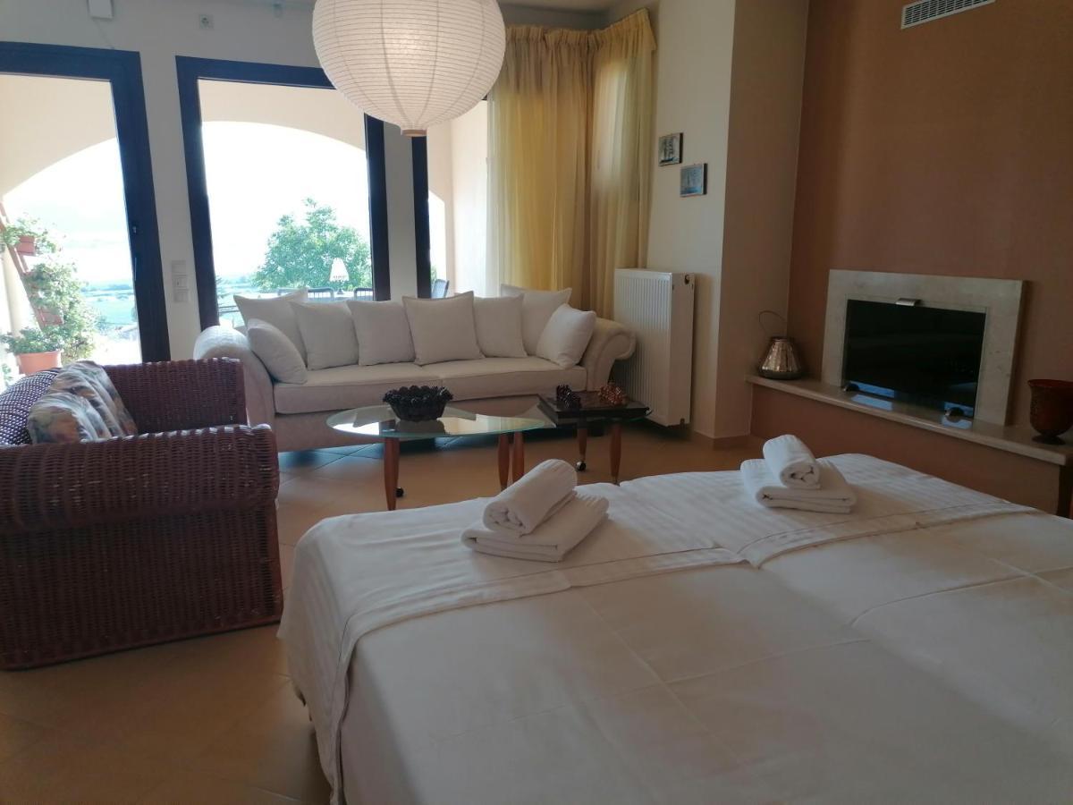 House With View In Amfithea Apartment